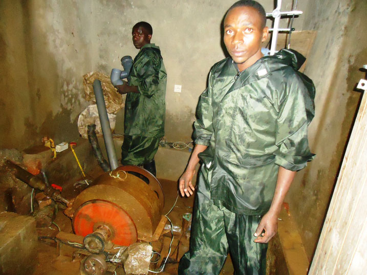 Nziyonsenga (uw'imbere) mu kazu karimo turbine itanga umuriro w'amashanyarazi.