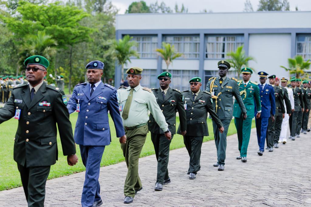 Abasoje amasomo bavuga ko bungutse ubumenyi bw'ingirakamaro