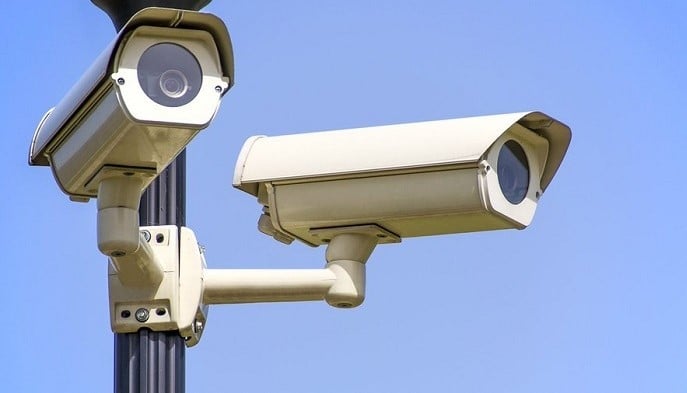 Red light Camera akenshi zikunze kuba ziri kuri feruje zigahana abashoferi batazubahirije, abatagendera mu gisate cyabo ndetse n