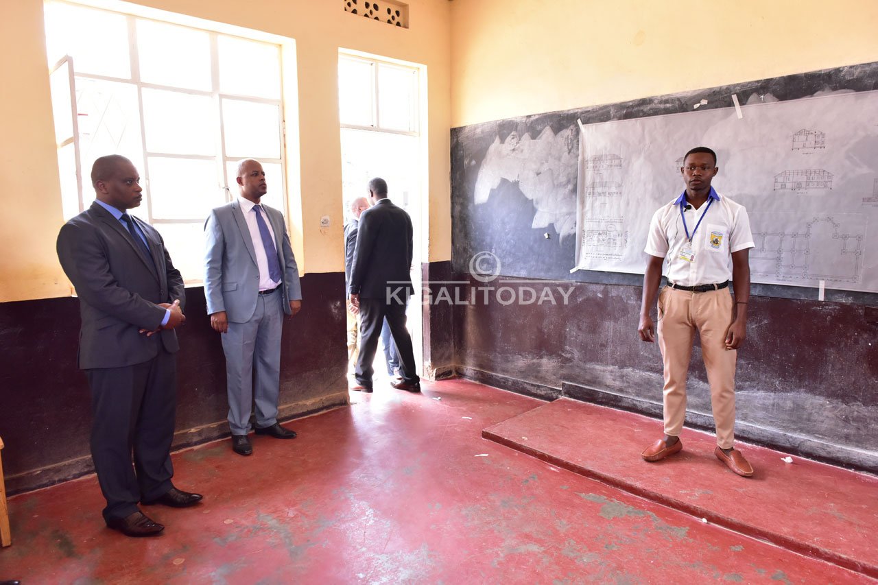 Basobanuraga ibijyanye n'ibyo bakoze mu mishinga yabo isoza amashuri yisumbuye