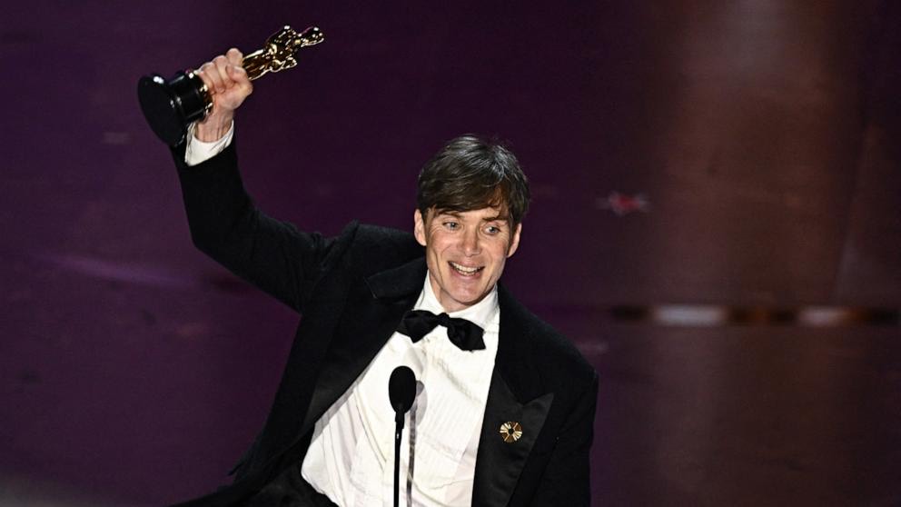 Cillian Murphy yabaye umukinnyi wa filimi wahize abandi mu bagabo (Best Actor)