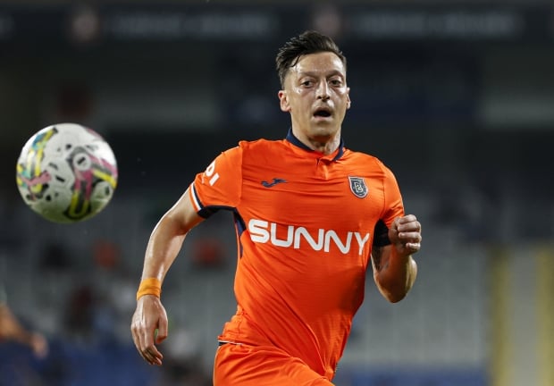 Mesut Özil yahagaritse gukina umupira w