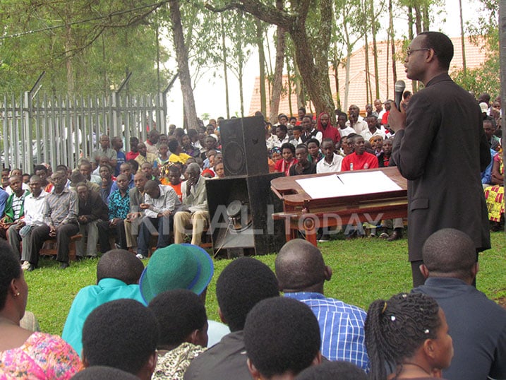 Padili Kayisabe yasabye abanyarwanda b'iki gihe kudatezuka ku ndangagaciro n'imigenzo myiza bikwiye kubaranga.