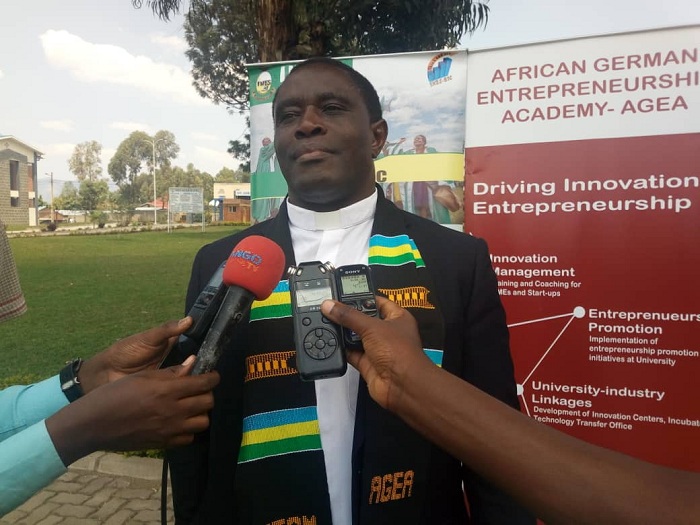 Padiri Dr Hagenimana Fabien Umuyobozi wa INES-Ruhengeri