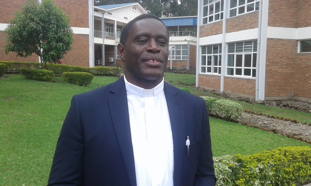 Padiri Dr Hagenimana Fabien, umuyobozi wa INES-Ruhengeri avuga ko iki gikorwa cyakozwe mu rwego rwo kuzuza inshingano za Kaminuza