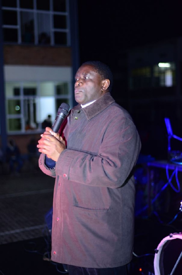 Padiri Dr Hagenimana Fabien yasabe abanyeshuri kwirinda ibishuko n'ingeso mbi