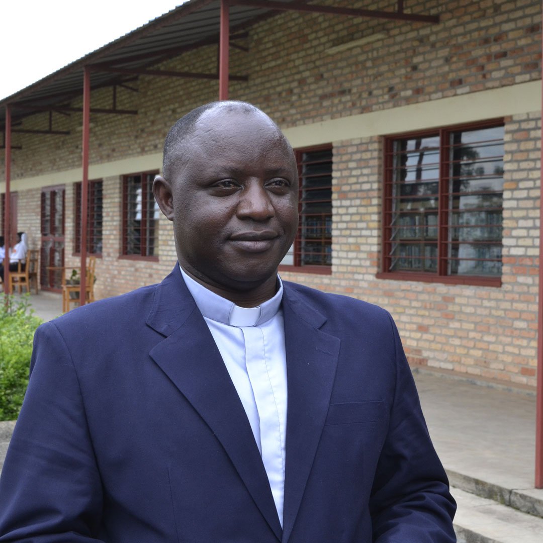 Padiri Ntivuguruzwa avuga ko guhugura abayobozi b'ibigo biri mu bizatuma bumva akamaro k'umukozi ushinzwe inozabubanyi