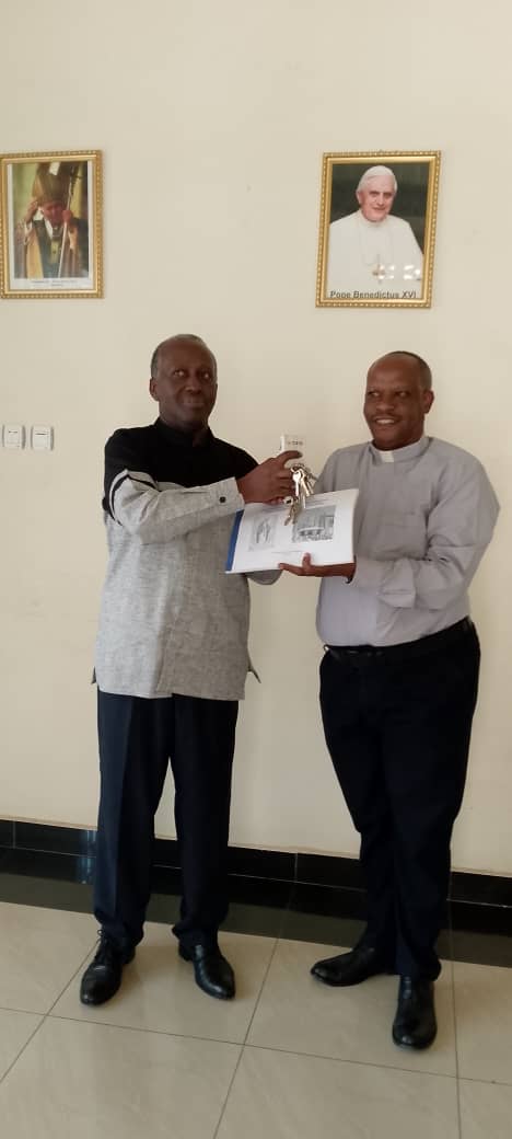 Padiri Pascal Tuyisenge niwe usimbuye Musenyeri Ntagungira ku buyobozi bwa Paruwasi Regina Pacis