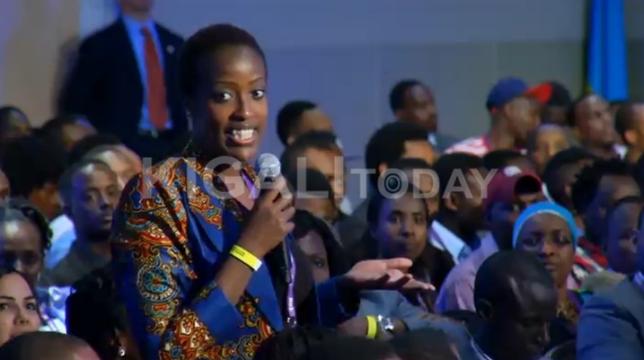 Urubyiruko rwabajije ibibazo bitandukanye rwari rufitiye amatsiko.