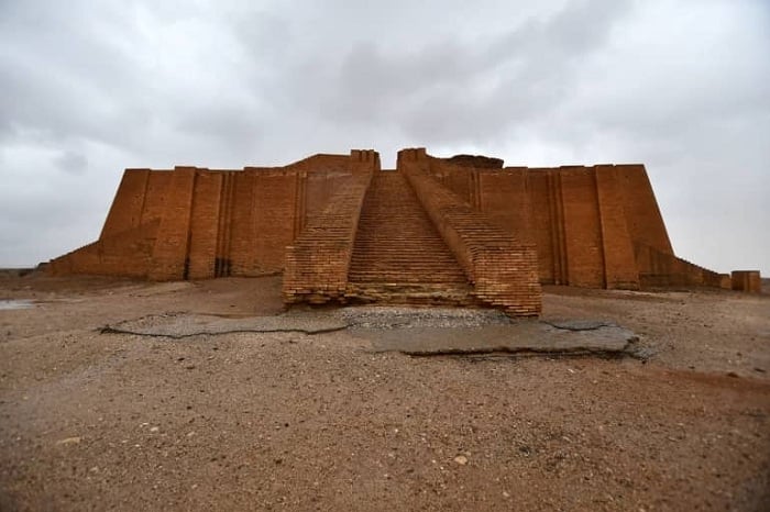 Urusengero rw'ibigirwamana rwitwaga Ziggurat muri Uri y'Abakaludaya ya kera