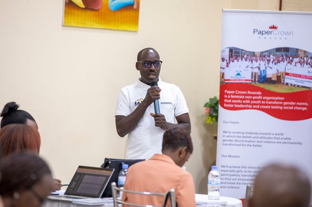 Jean Baptiste Nsengimana, umukozi wa RWAMREC muri gahunda ya ‘Bandebereho' asobanura uko iteye n'uko ikora