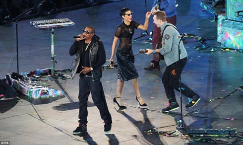 Jay-Z, Rihanna n'abandi bahanzi bashimishije abari muri sitade Olympique.