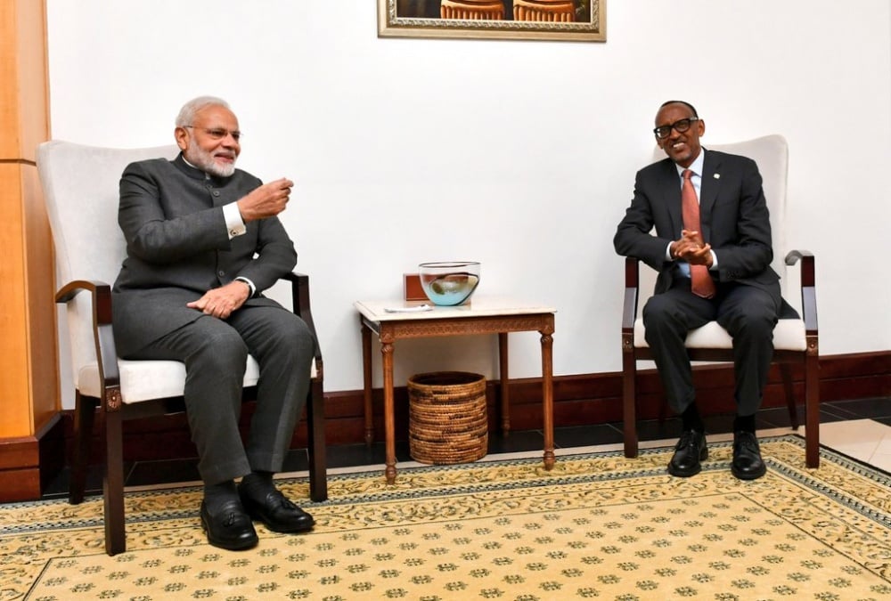 Perezida Kagame aganira na Minisitiri w