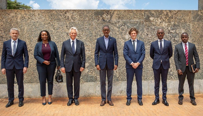 Perezida Kagame yakiriye Eric Duval baganira ku mishinga y