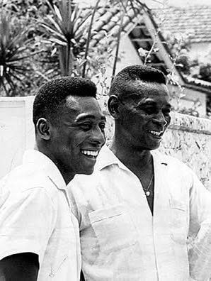 Pelé ari hamwe na se João Ramos do Nascimento wari uzwi nka Dondinho yasezeranyije kuzamutwarira igikombe cy