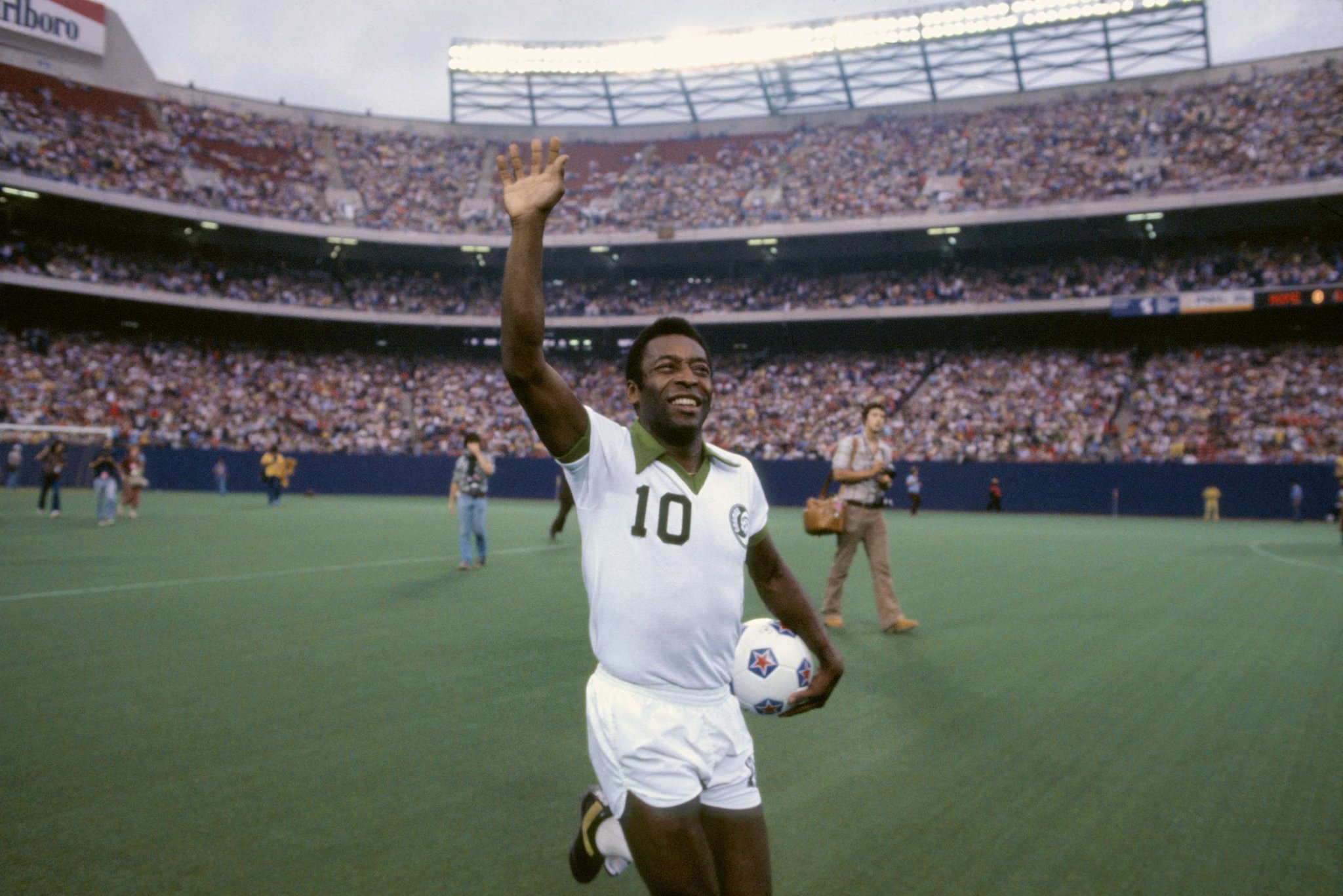 Pelé yabaye umukinnyi w'ikirangirire