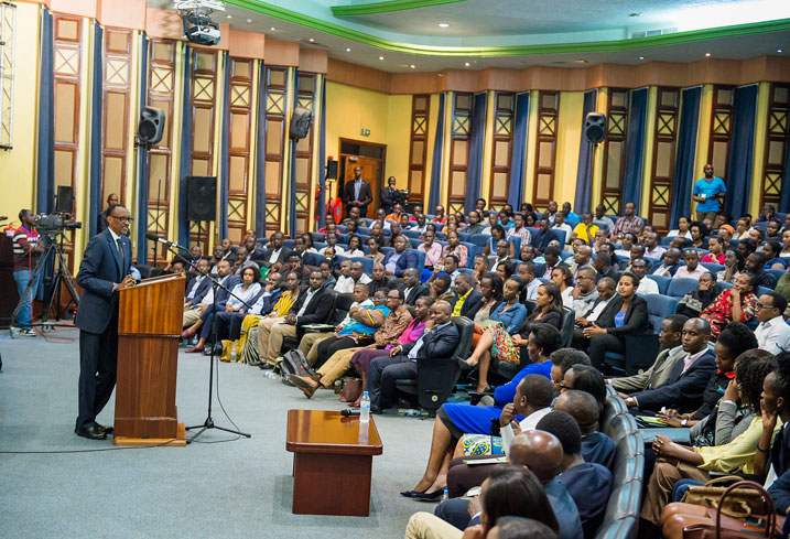 Perezida Kagame yibukije urubyiruko ko kubakira igihugu ku by