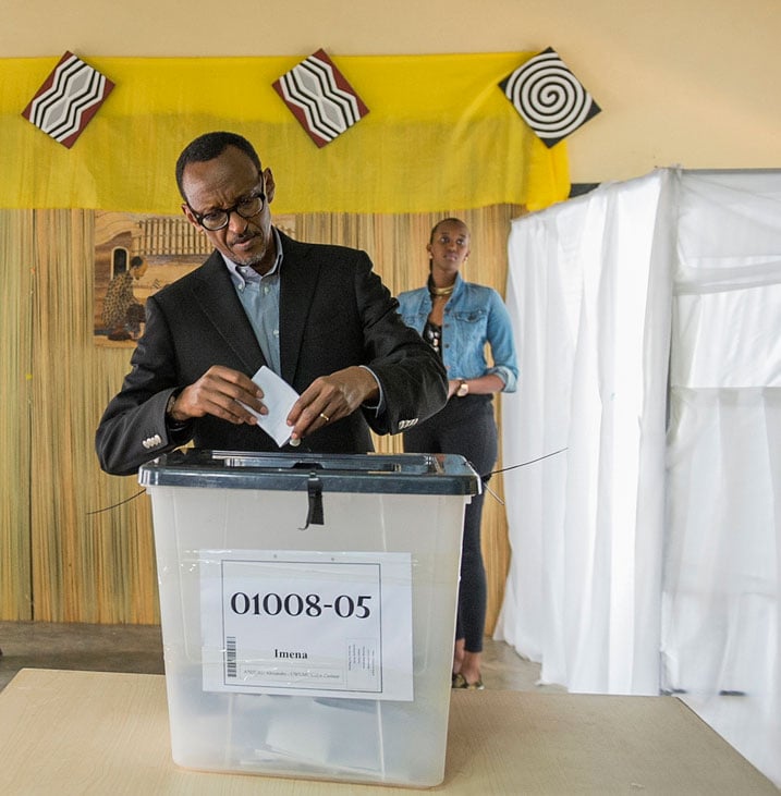 Perezida Kagame na we yatoye Itegeko Nshinga muri Referendum.