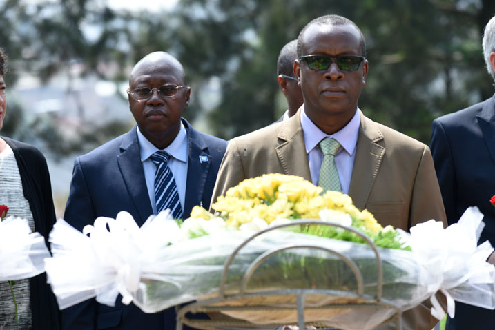 Perezida wa CNLG, Dr Jean Damascene Bizimana, na we yari mu baje kwibuka Abayahudi bazize Holocaust. 