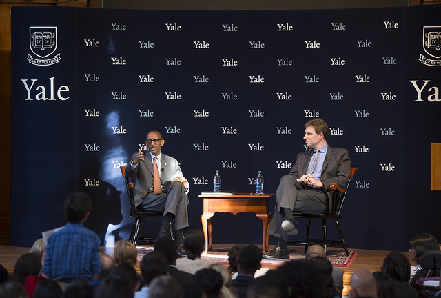 Perezida Kagame aganira n'abanyeshuri ba kaminuza ya Yale