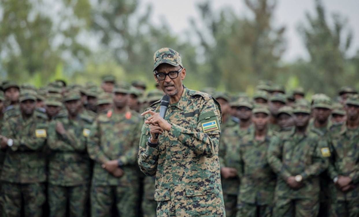 Perezida Kagame aganiriza ingabo z