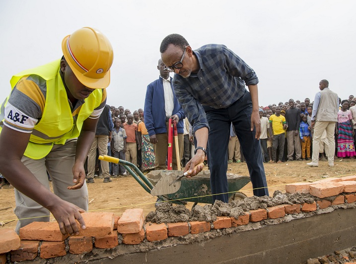 Perezida Kagame avuga ko kimwe mu byo atekerezaho cyane ari uburyo igihugu cyakwihuta mu iterambere