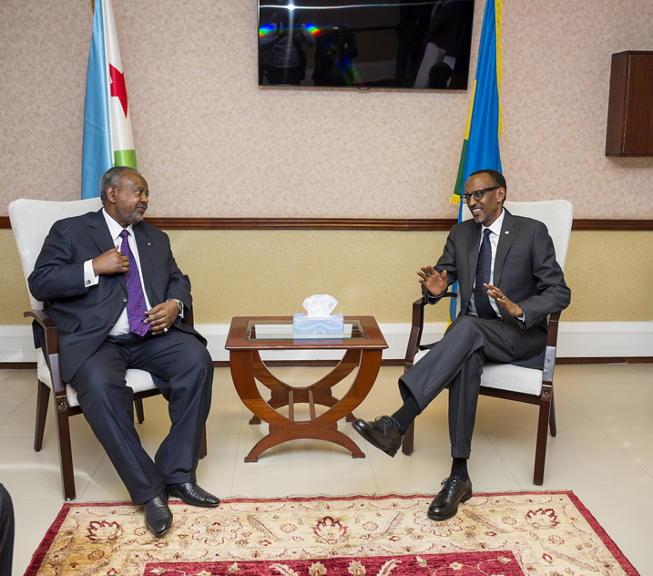 Perezida Kagame iburyo na mugenzi we wa Djibouti