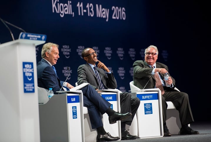 Mu kiganiro cyari kiyobowe na Tony Blair (ibumoso), Perezida Paul Kagame n