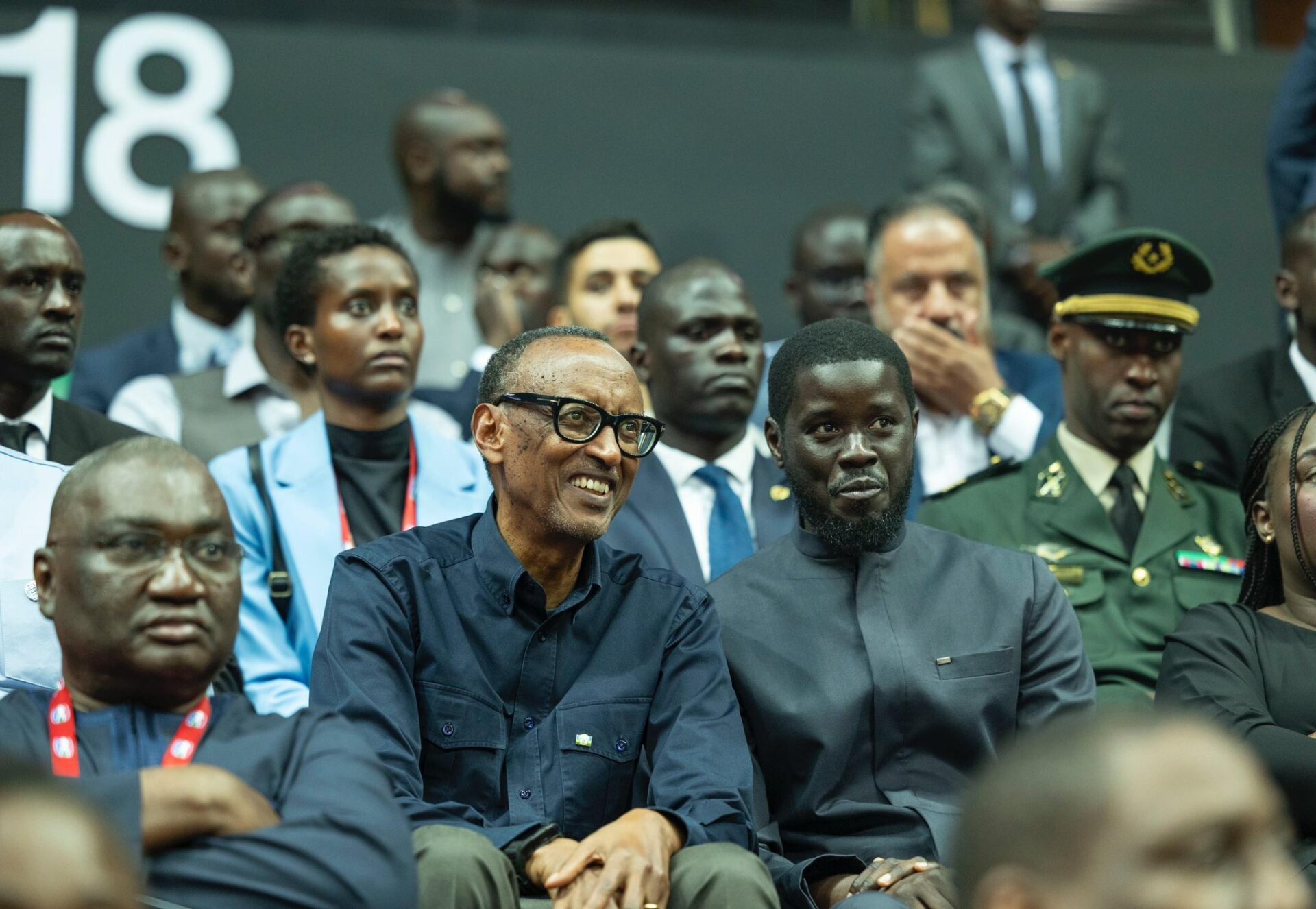 Perezida Kagame na mugenzi we wa Senegal Bassirou Diomaye Faye bakurikiye uyu mukino