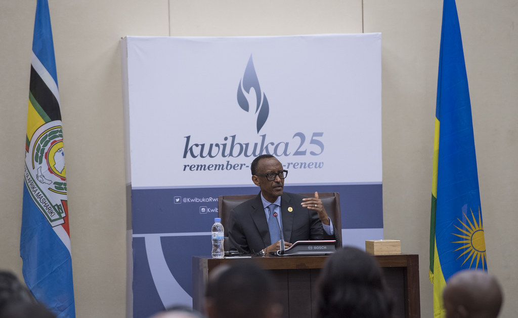 Perezida Kagame ubwo yari mu kiganiro n