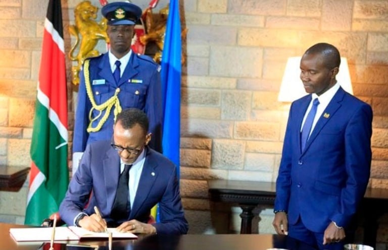 Perezida Kagame yageze muri Kenya mu nama yiga ku iterambere ry