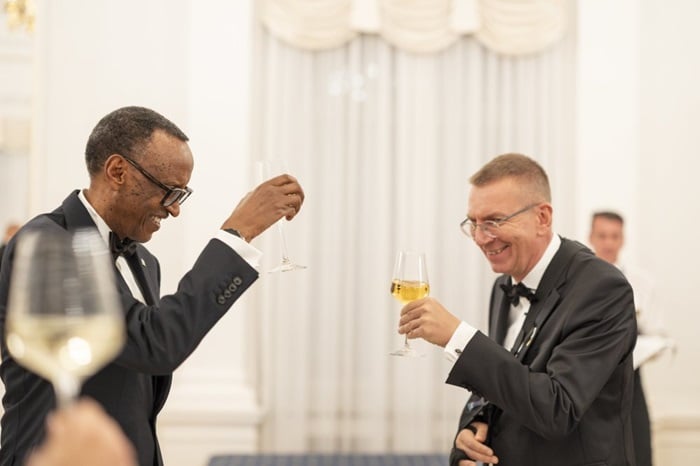 Perezida Kagame yakiriwe ku meza na mugenzi we wa Latvia