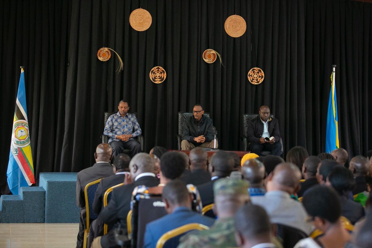Perezida Kagame yasabye abayobozi gukoresha ubushobozi bahabwa bakikuraho umutwaro w