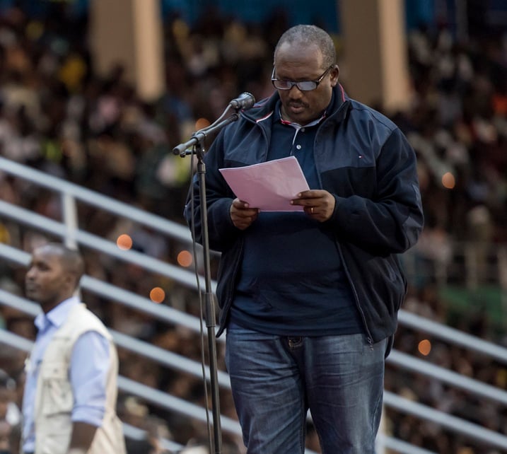 Perezida wa IBUKA, Prof. Jean Pierre Dusingizemungu, mu ijoro ryo kwibuka ku nshuro ya 22 Jenoside yakorewe Abatutsi mu 1994.