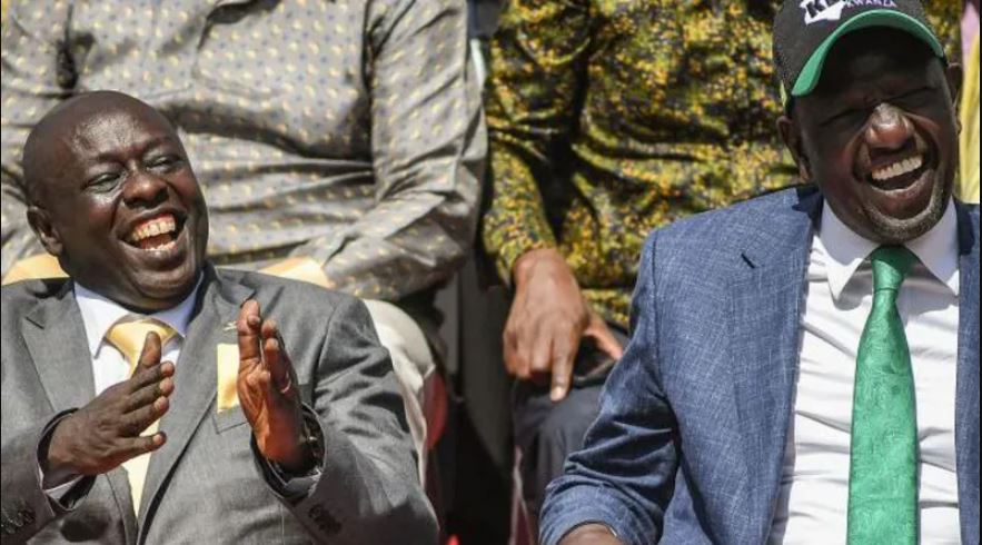 Perezida William Ruto (iburyo) yahisemo Gachagua igihe biyamamazaga mu matora yo mu 2022, bagatsindaga Raila Odinga