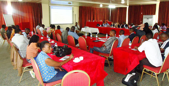 Abakozi ba Handicap International bamurikira abafatanyabikorwa ibibazo by