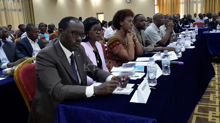  Fidele Ndayisaba, Umunyamabanga nshingwabikorwa wa Komisiyo y'ubumwe n'ubwiyunge(ubanza), Mme Monique Mukaruriza wamusimbuye ku buyobozi bw'umujyi wa Kigali (hirya ye).