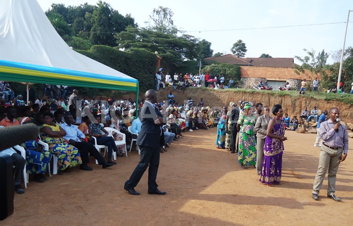 Abaturage bari ku murongo bashaka gutanga ibitekerezo ku ihindurwa ry'ingingo ya 101 y'Itegeko nshinga.