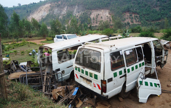 Nzabakirira Gaspard agura imodoka za taxi zishaje, akazijyana iwe muri Jali kuzibagirayo.