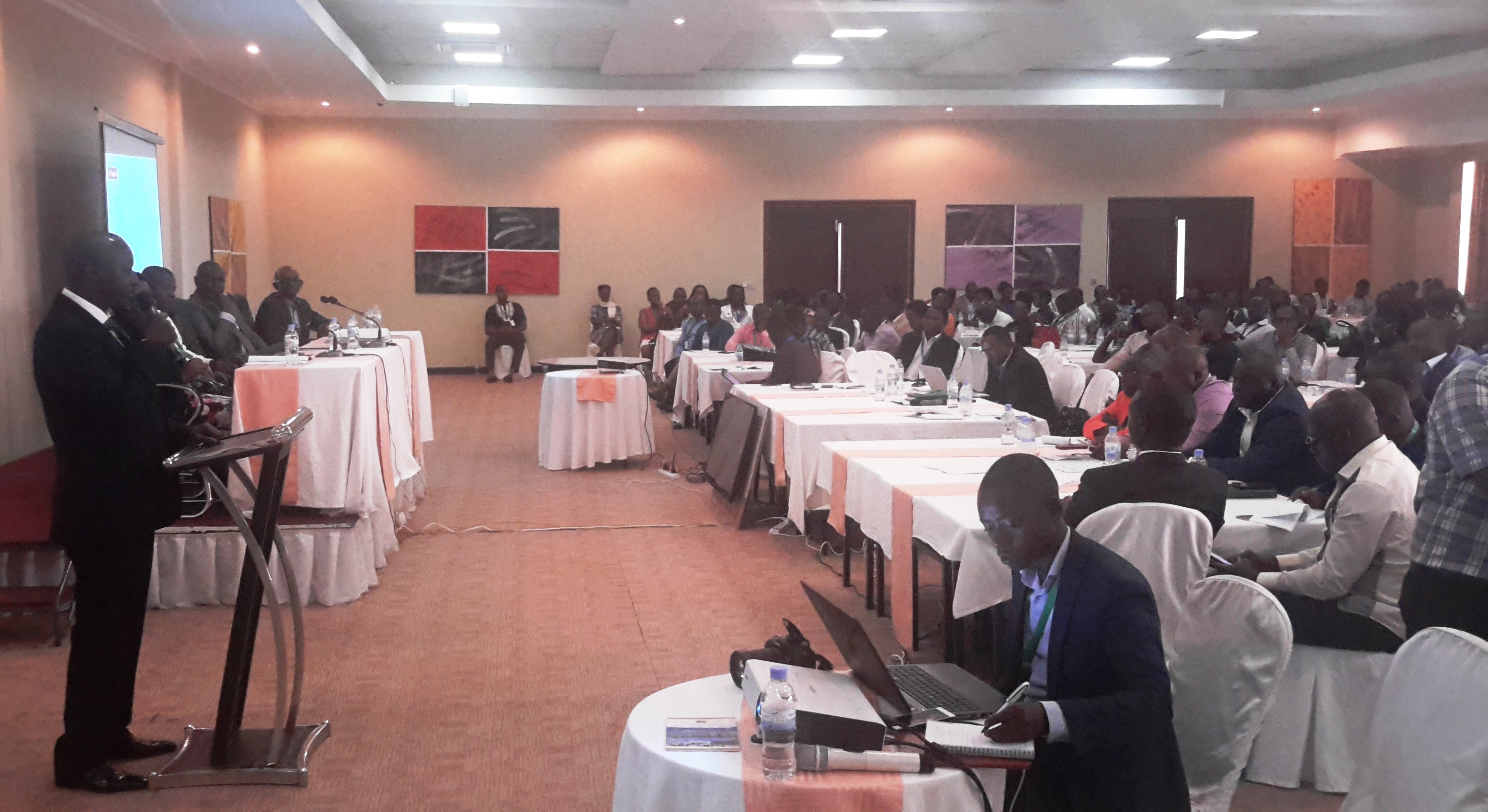 Abayobozi b'Urugaga rw'abikorera bari mu mwiherero w'iminsi ibiri 