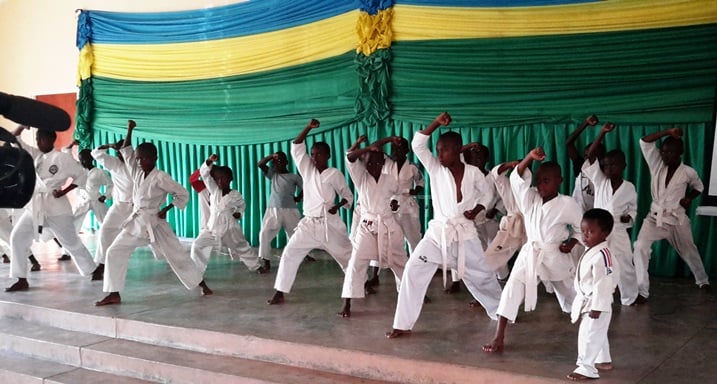 Ishyirahamwe ry'urubyiruko mu murenge wa Kinyinya ryiyemeje guteza imbere siporo, harimo kwigisha abana umukino wa karate.