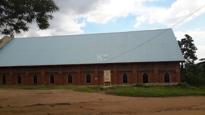 Muri uyu mudugudu hari n'insengero nini.