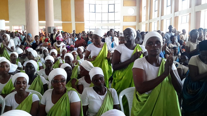 Itorero Umuriro wa Pantekote ntiryemera abasuka cyangwa abadefiriza umusatsi, imyenda migufi, kwitukuza iminwa n'ibindi