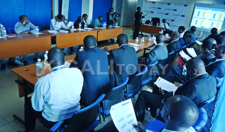 Photo3: Abakozi ba BK n'abanyamakuru.