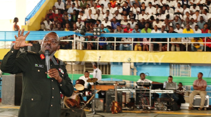 Brig Gen Andrew Kagame mu nkera y'urugamba.