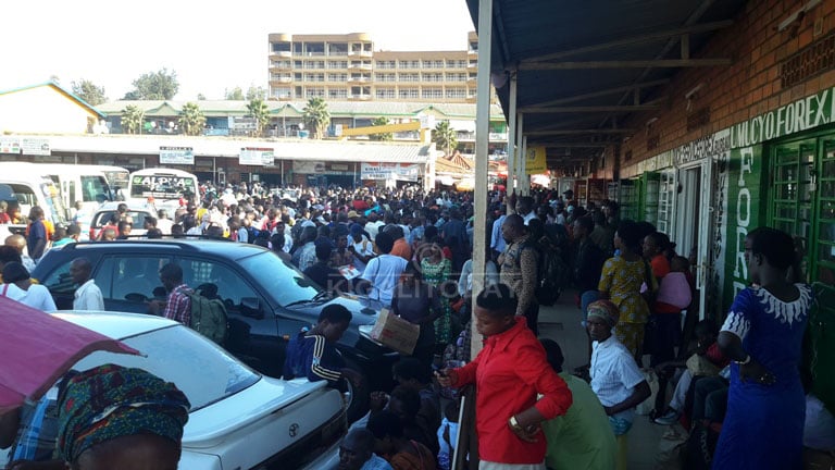 Muri Gare ya Nyabugogo abagenzi bari benshi bajya gusangira n