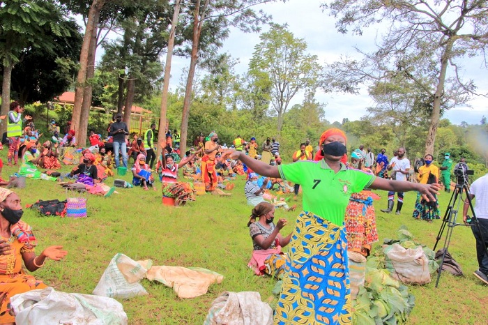 Abaturage ba Nkombo bishimiye ibiribwa byatanzwe na bagenzi babo ba Rubavu.