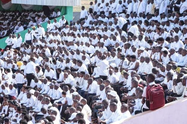 Kumusezeraho byitabiriwe n'abantu babarirwa mu bihumbi