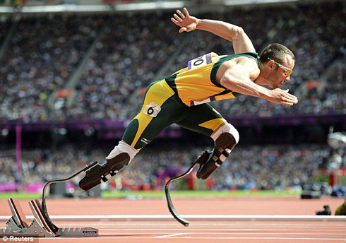 Pistorius ubwo yasiganwaga akegukana umudari wa zahabu i London muri 2012.