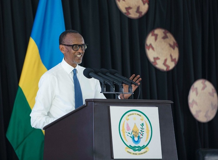 Perezida Kagame yibukije abasebya u Rwanda ko hari umurongo ntarengwa